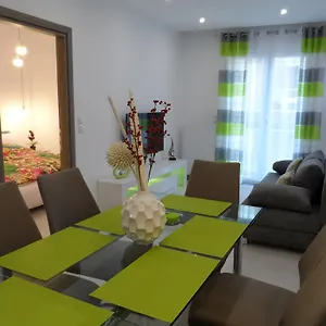 https://apt-laura-deluxe.hotelschalkidiki.net